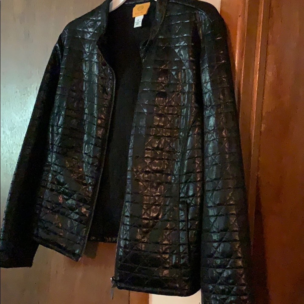 Women’s Flether Jacket.  Zip up.
